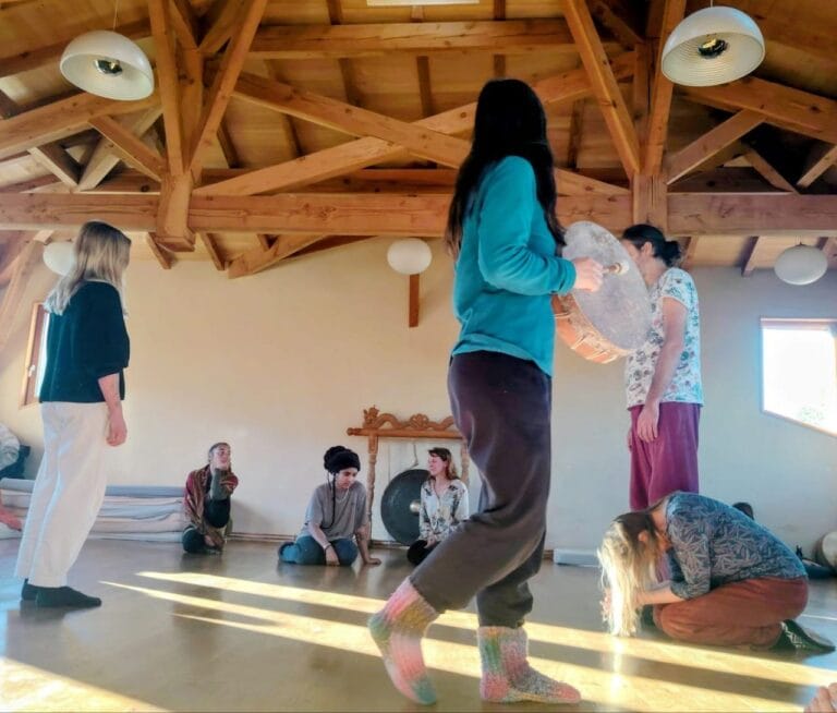 groupe de personnes en constellations systémiques familiales